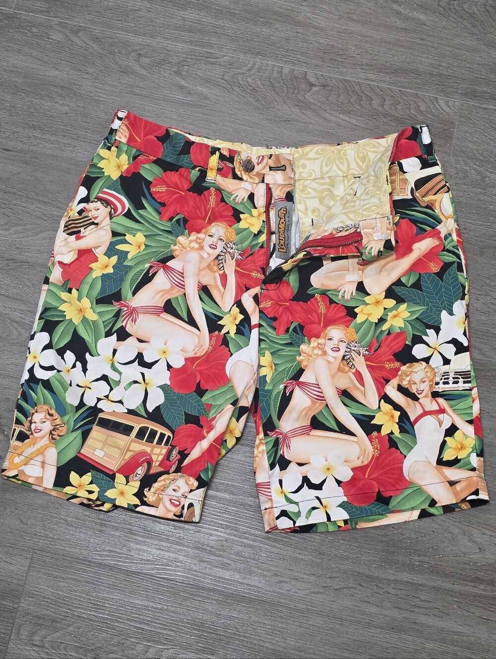 Mens LoudMouth Pin Up Girls Print Shorts Sz 36 Cotton 3% Spandex